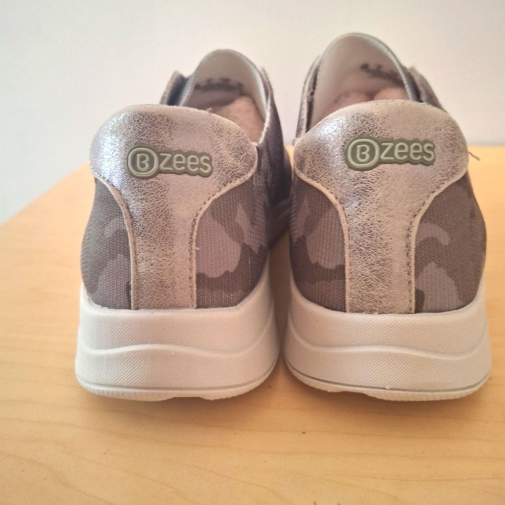 BZEES Camoflage Low-Top Sneakers with Beige Sole - Picture 3 of 6